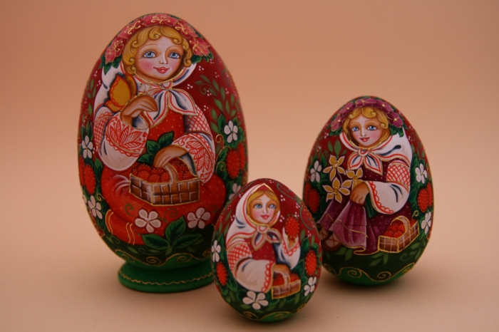 Matroschka " Strawberry-M�dchen" Eierform 3 Teile  (m080f)